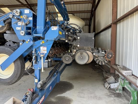 Image of Kinze 3605 equipment image 3