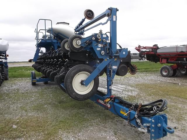Image of Kinze 3605 equipment image 2