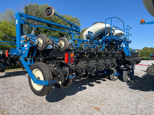 Image of Kinze 3605 equipment image 1