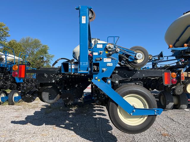 Image of Kinze 3605 equipment image 2