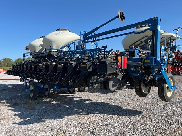 Image of Kinze 3605 equipment image 3