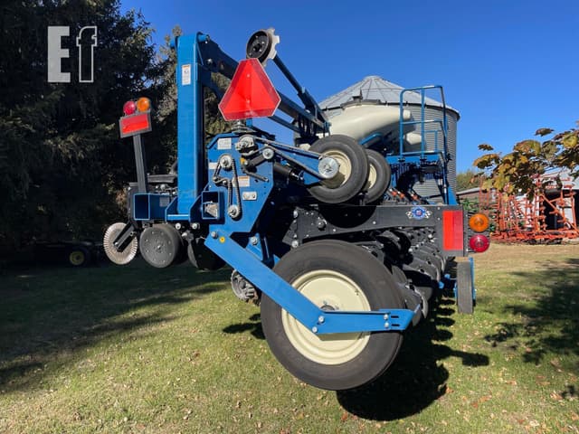Image of Kinze 3605 equipment image 2