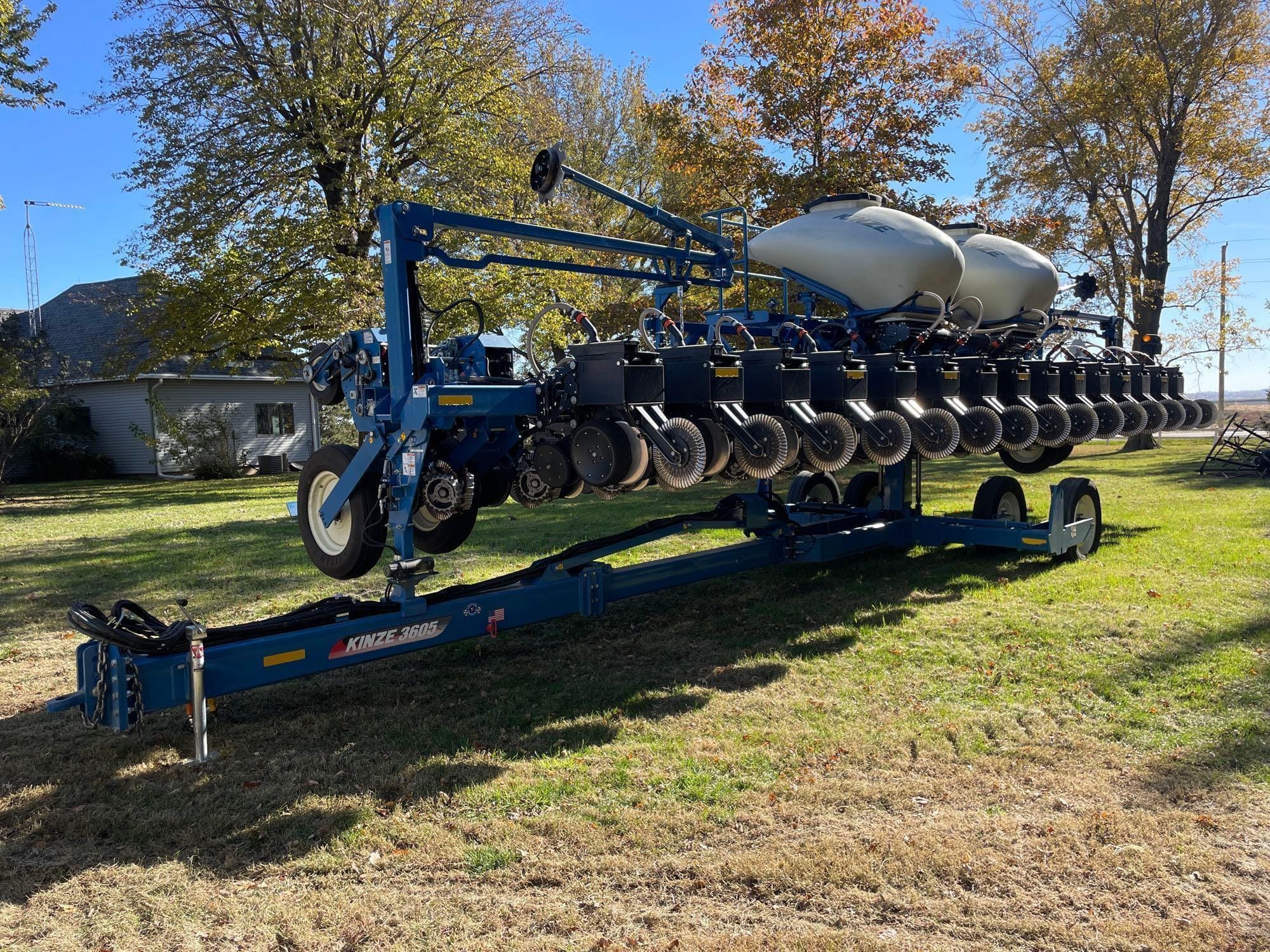 2022 Kinze 3605 Equipment Image0