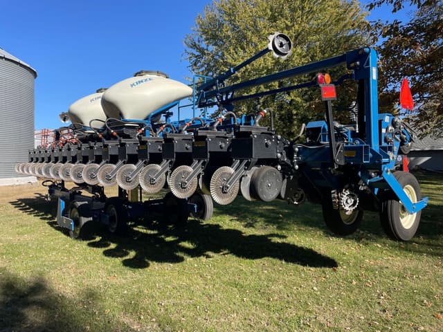 Image of Kinze 3605 equipment image 3