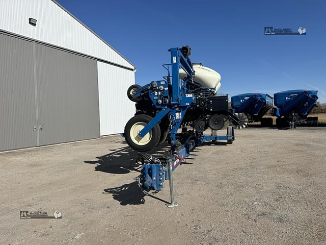 Image of Kinze 3605 equipment image 2