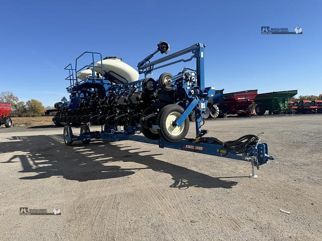 Image of Kinze 3605 equipment image 3