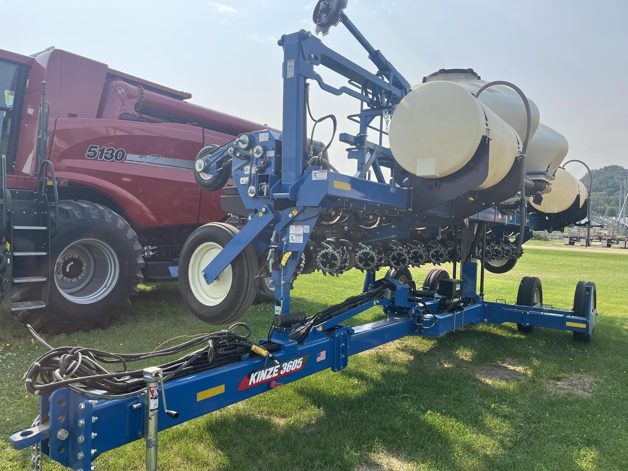 2022 Kinze 3605 Equipment Image0