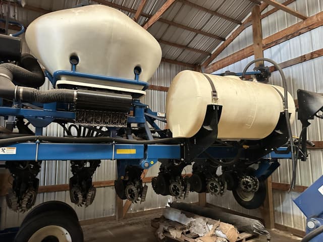 Image of Kinze 3605 equipment image 2