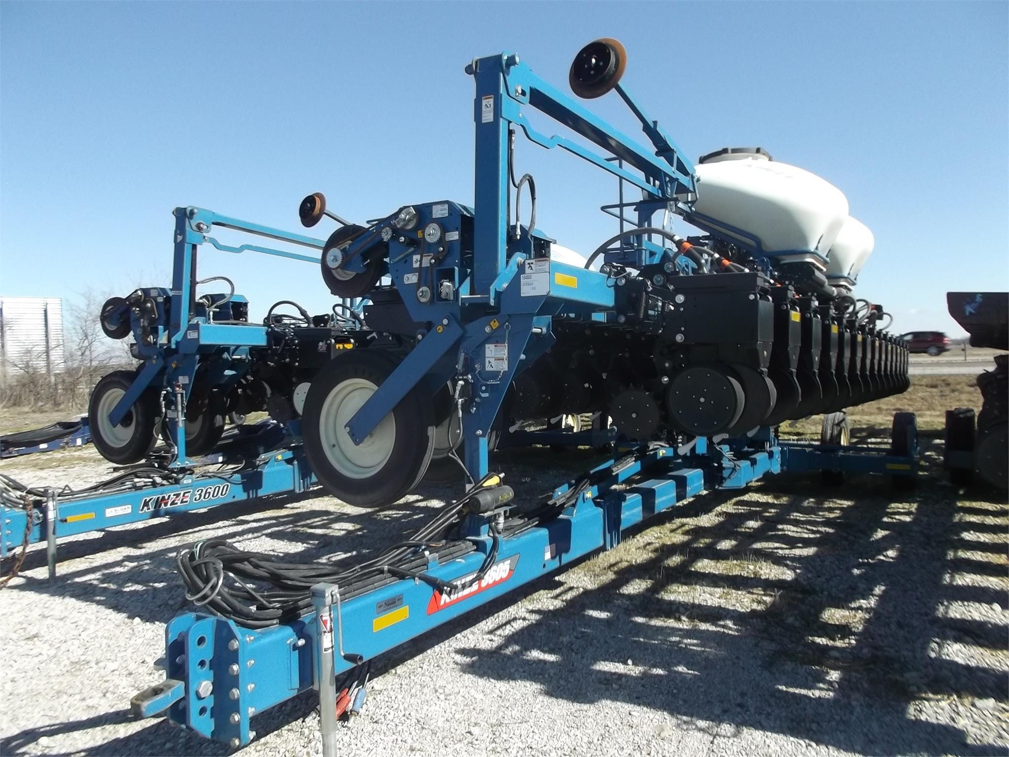 2022 Kinze 3605 Equipment Image0