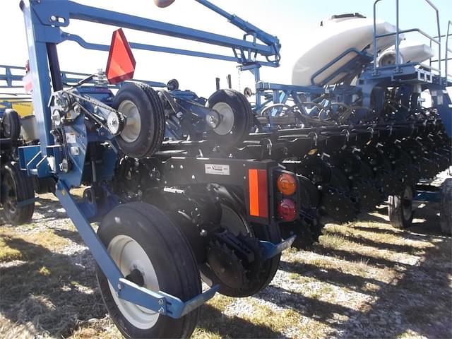 Image of Kinze 3605 equipment image 4