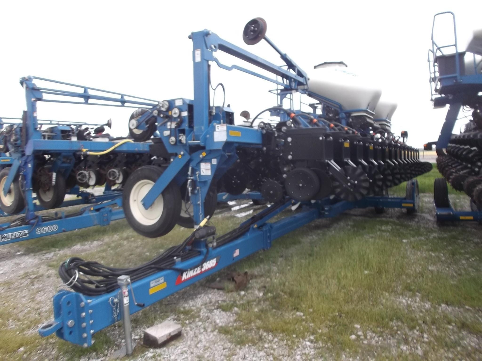 2022 Kinze 3605 Equipment Image0