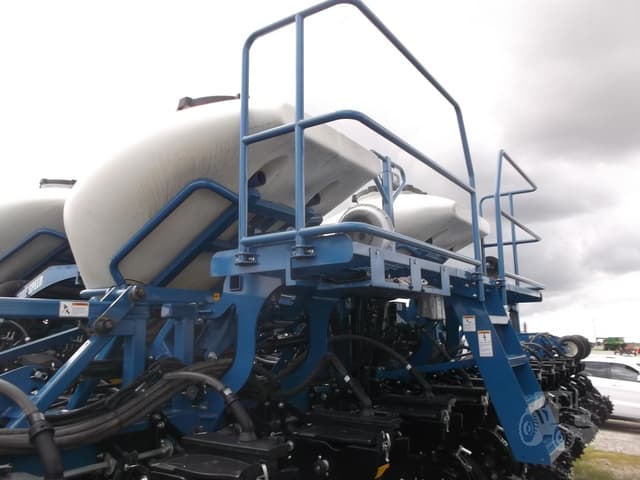Image of Kinze 3605 equipment image 4