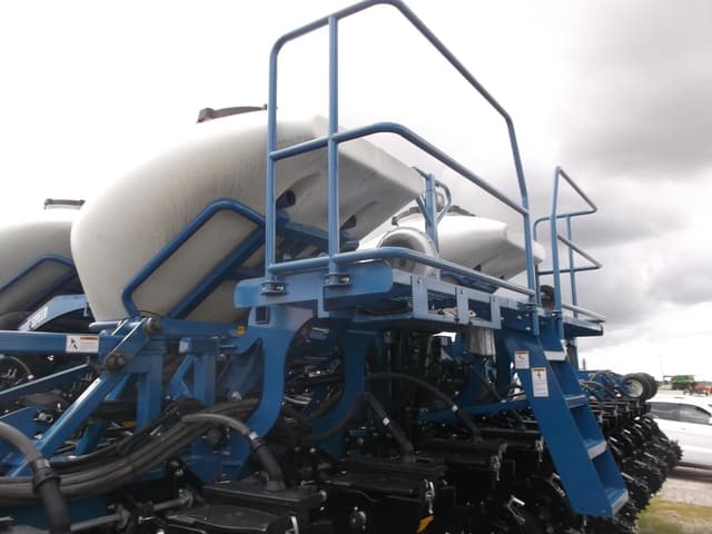 Image of Kinze 3605 equipment image 4