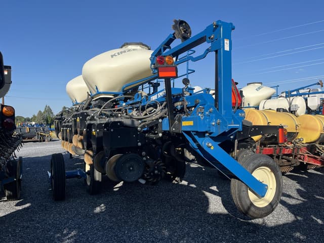 Image of Kinze 3665 equipment image 2