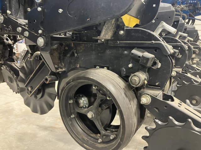 Image of Kinze 3665 equipment image 2