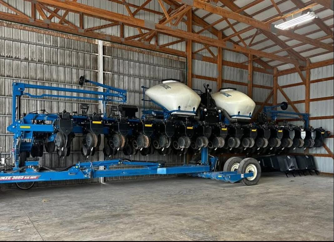 2022 Kinze 3665 Equipment Image0
