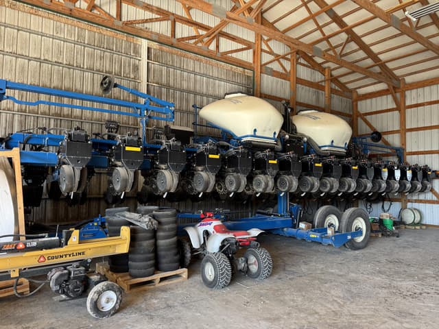 Image of Kinze 3665 equipment image 1