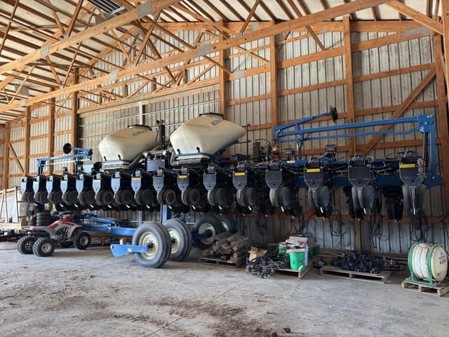 Image of Kinze 3665 equipment image 2