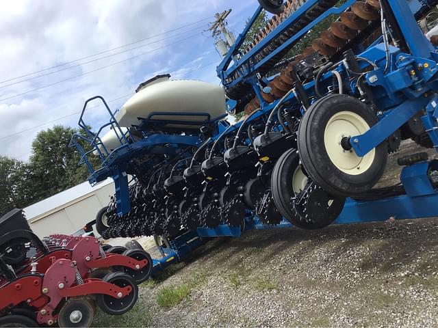 Image of Kinze 3665 equipment image 1