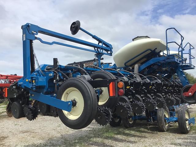 Image of Kinze 3665 equipment image 2