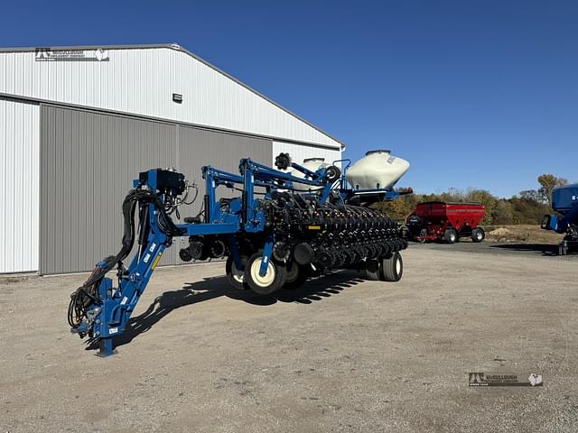 Image of Kinze 3705 equipment image 1