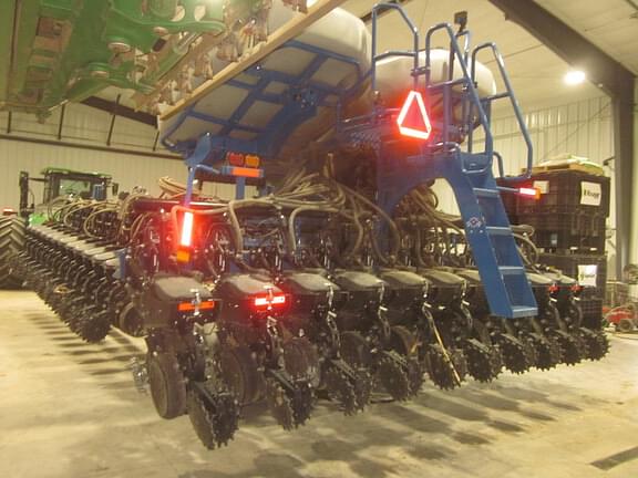 Image of Kinze 4705 equipment image 2