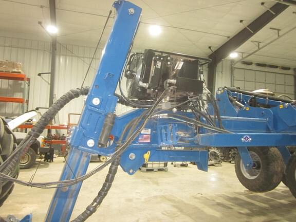 Image of Kinze 4705 equipment image 4
