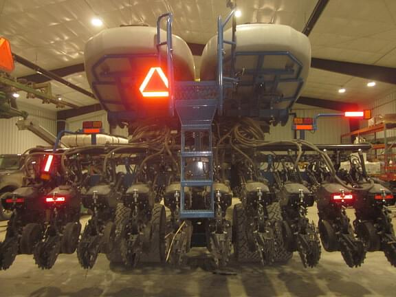 Image of Kinze 4705 equipment image 3