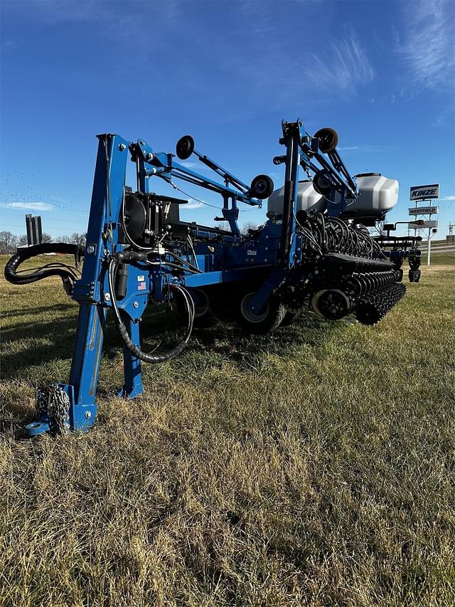 Image of Kinze 4705 equipment image 1