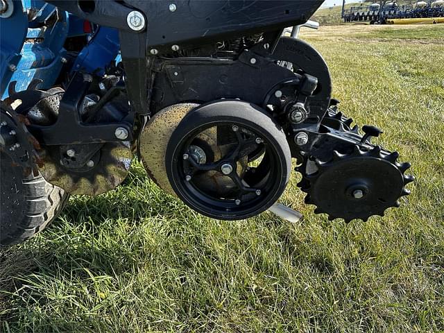 Image of Kinze 4705 equipment image 2