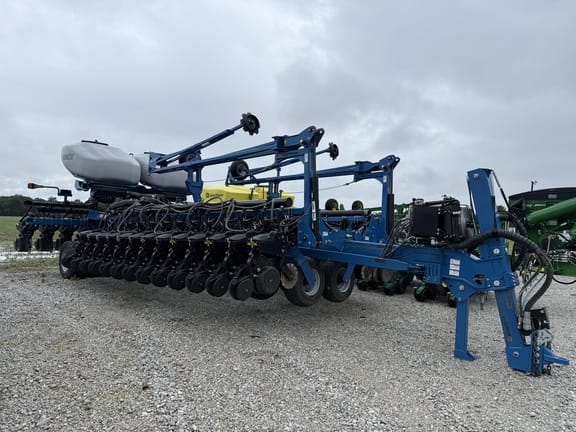 2022 Kinze 4705 Equipment Image0