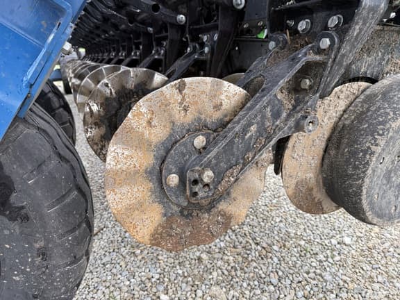 Image of Kinze 4705 equipment image 4