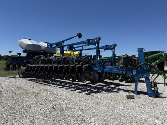 2022 Kinze 4705 Equipment Image0