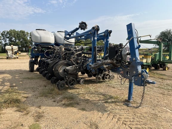 2022 Kinze 4905 Equipment Image0