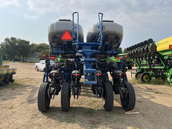 Image of Kinze 4905 equipment image 3