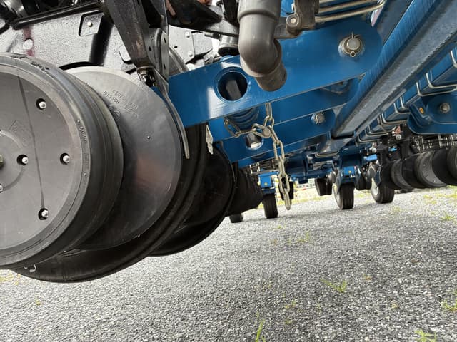 Image of Kinze 4905 equipment image 1