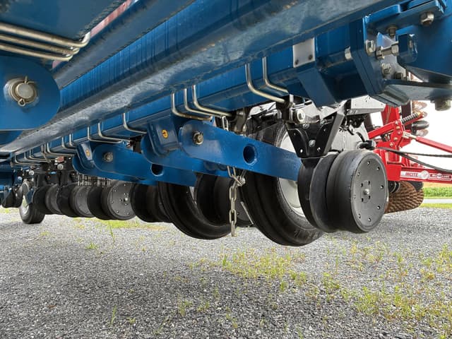 Image of Kinze 4905 equipment image 2