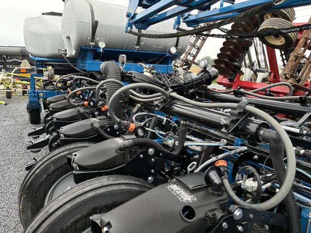 Image of Kinze 4905 equipment image 4
