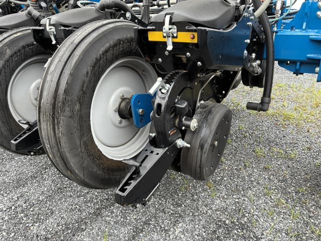 Image of Kinze 4905 equipment image 3