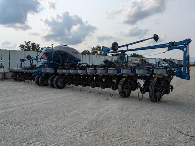 Image of Kinze 4905 equipment image 3