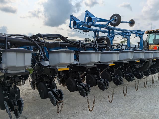 Image of Kinze 4905 equipment image 2