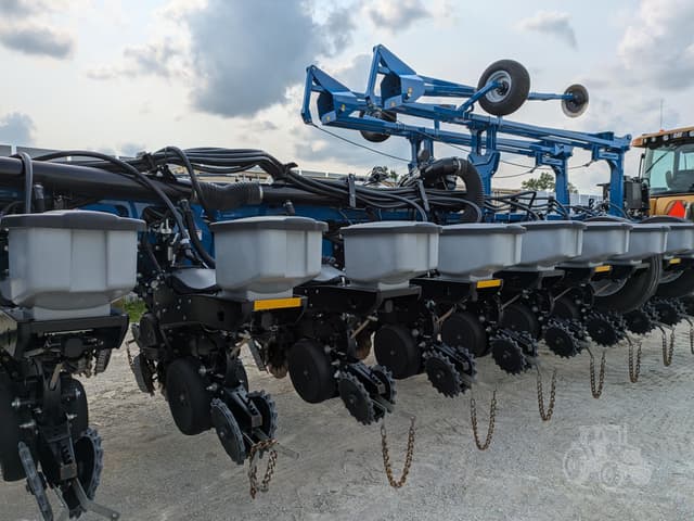 Image of Kinze 4905 equipment image 2