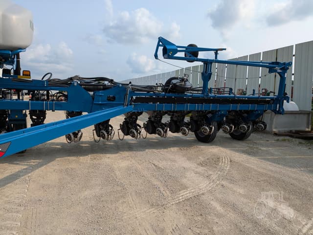 Image of Kinze 4905 equipment image 4