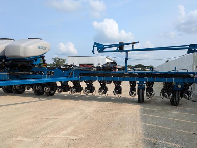 Image of Kinze 4905 equipment image 4