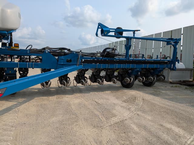 Image of Kinze 4905 equipment image 4