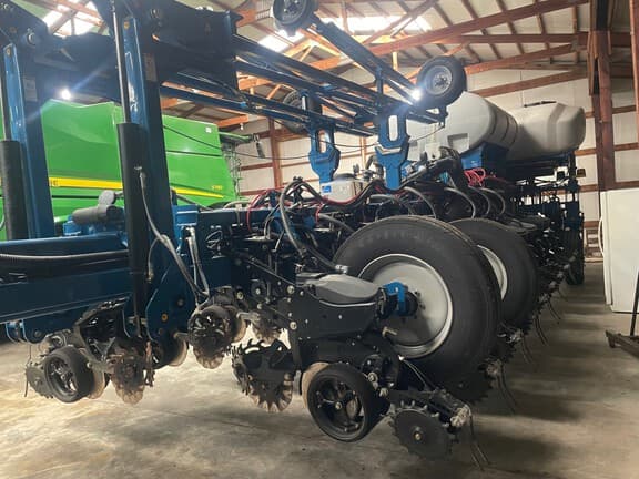 Image of Kinze 4905 equipment image 4