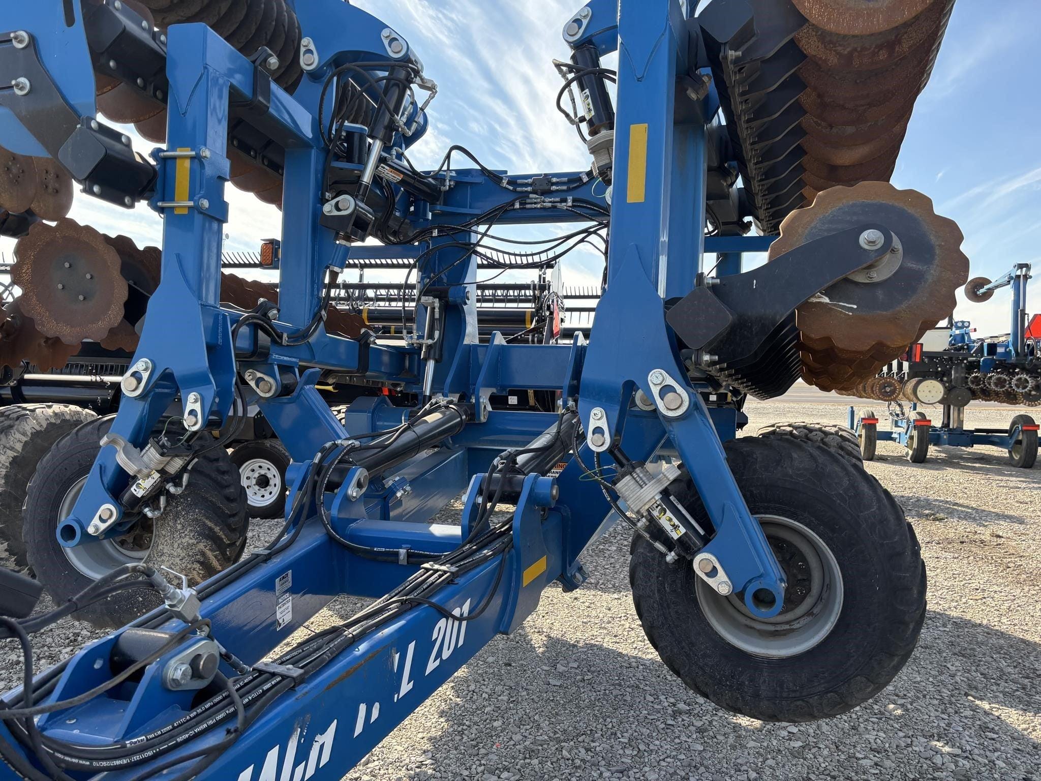 2022 Kinze Mach Till 201 Equipment Image0