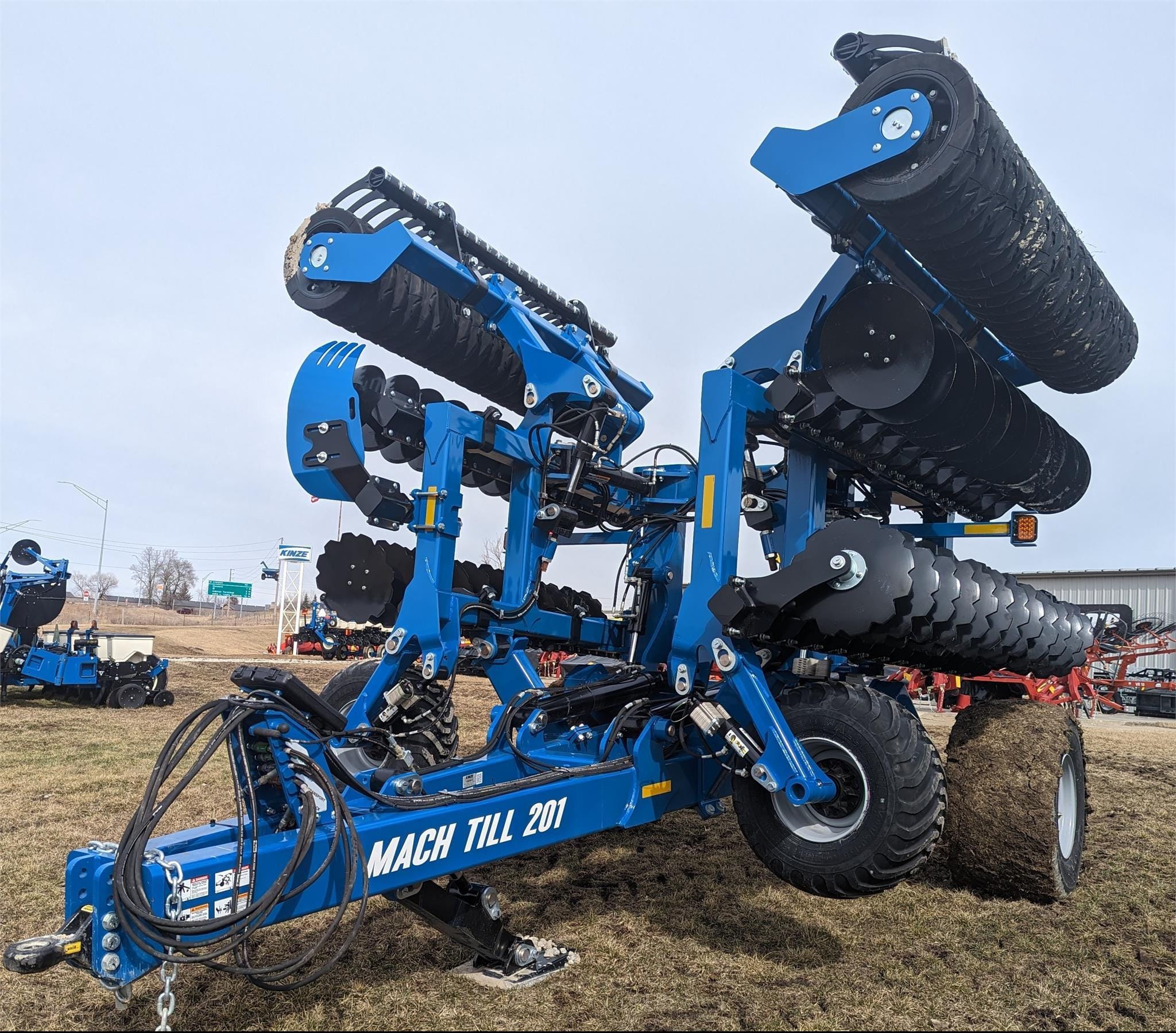 2022 Kinze Mach Till 201 Equipment Image0