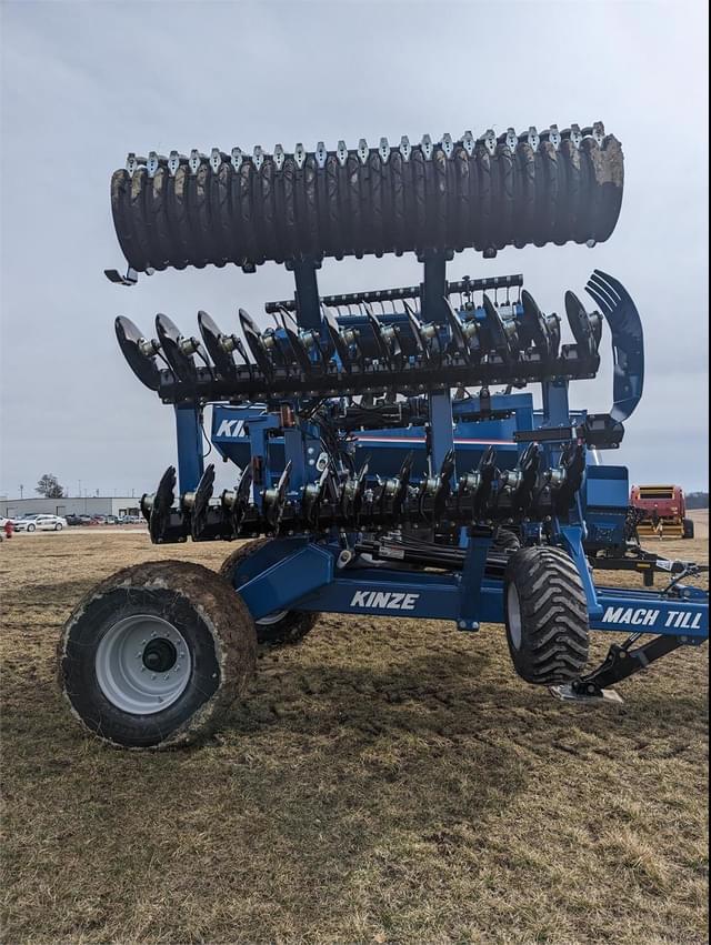 Image of Kinze Mach Till 201 equipment image 4