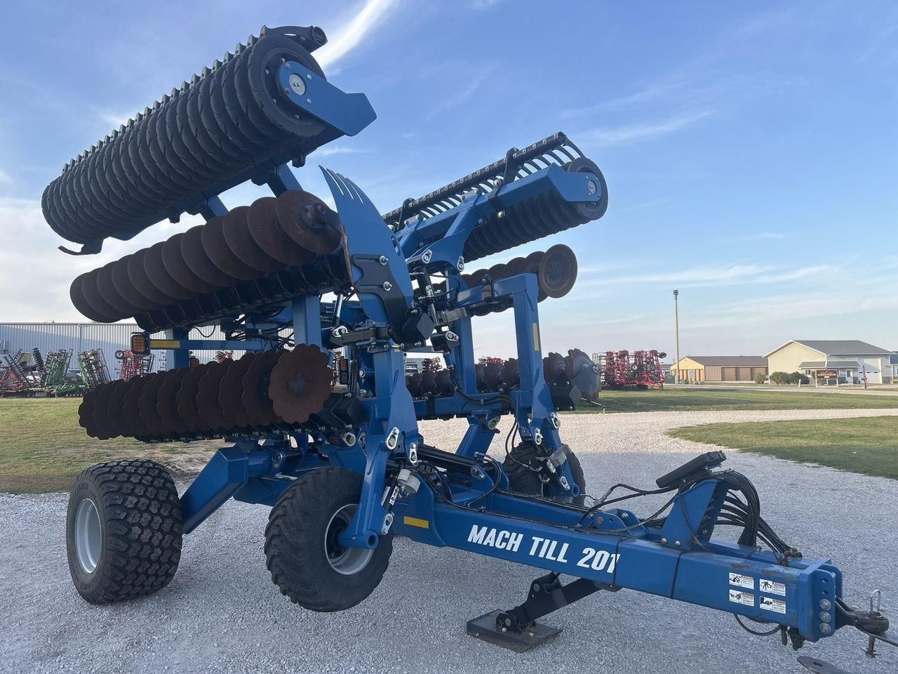 2022 Kinze Mach Till 201 Equipment Image0